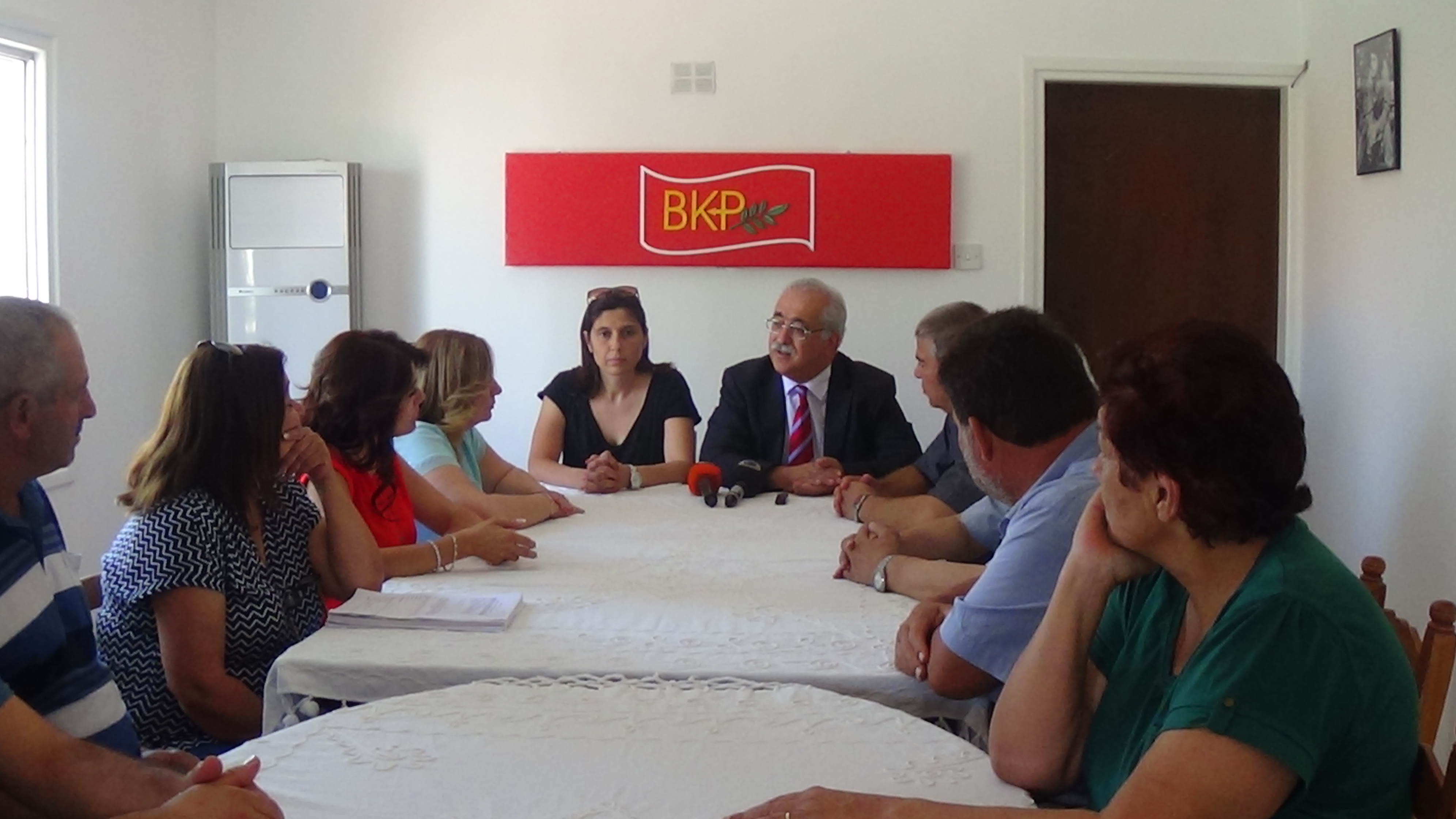 Kıbrıs Türk Eczacılar Birliği, Birleşik Kıbrıs Partisi’ni ziyaret ederek sektörde yaşanan sorunlar hakkında görüş alışverişinde bulundu.
