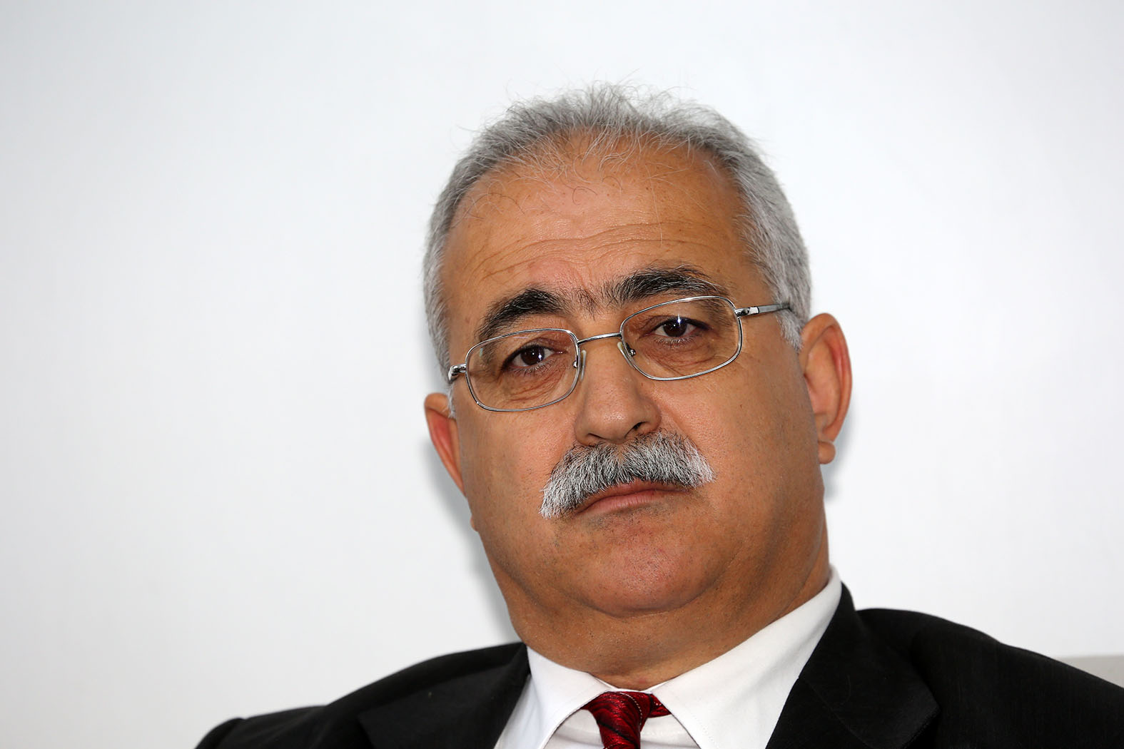 İzzet İzcan: Yaşanan ekonomik yıkımın nedeni siyasidir.
