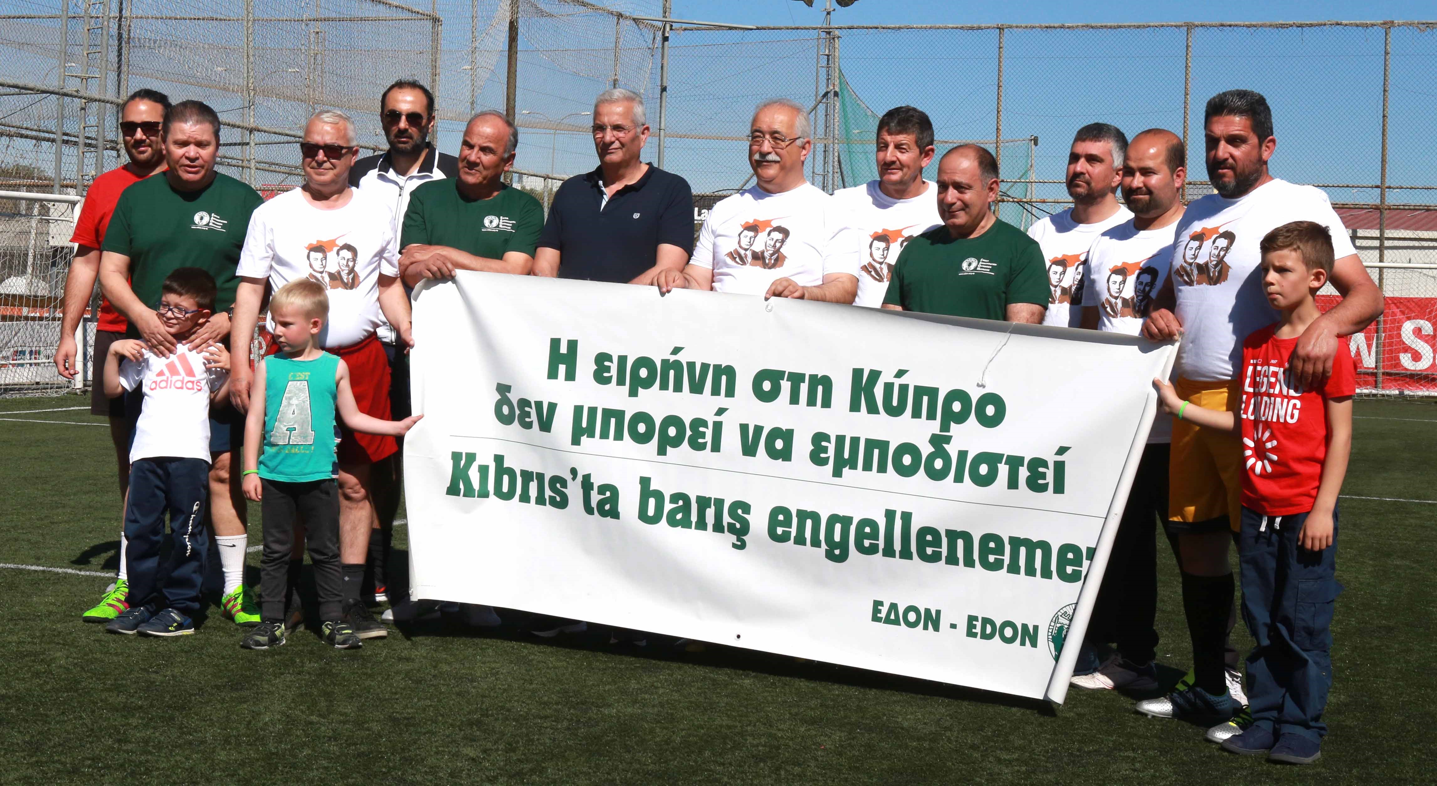EDON, Güney Lefkoşa’da “ Gollerimiz Barış için ” turnuvası başlığı altında sembolik futbol maçı düzenledi.